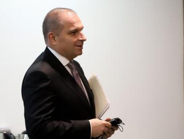 Правителството ще плати с постановления 630 млн. лв. на пътните фирми