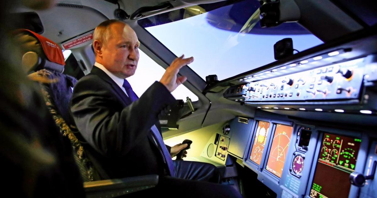 На хартия руският президент Владимир Путин прилича на скромен държавник
