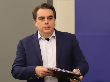 Асен Василев: КЕВР няма да вдига цената на тока за бита
