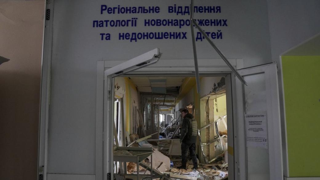 Русия бомбардира детска болница в Мариупол
