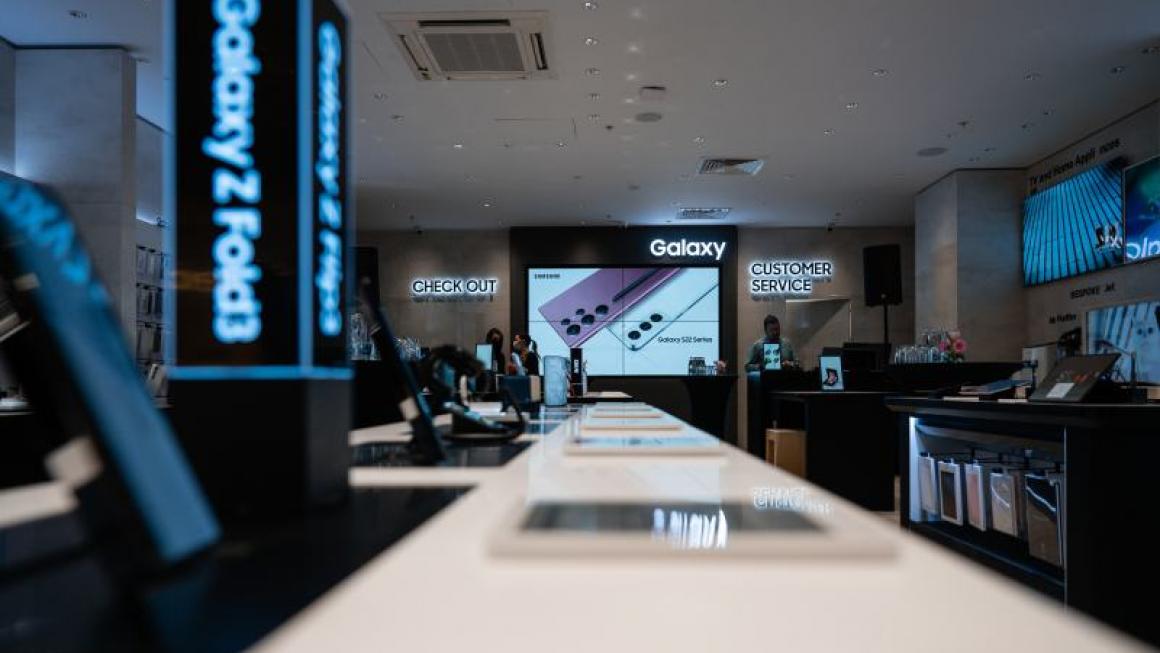 Галерия :: Снимка 0 :: Samsung продължава експанзията си с трети шоурум в София (Галерия)}