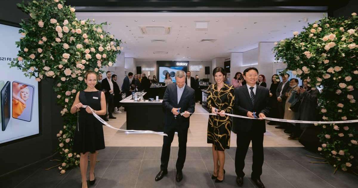 Лидерът на глобалния смартфон пазар Samsung продължава експанзията си в