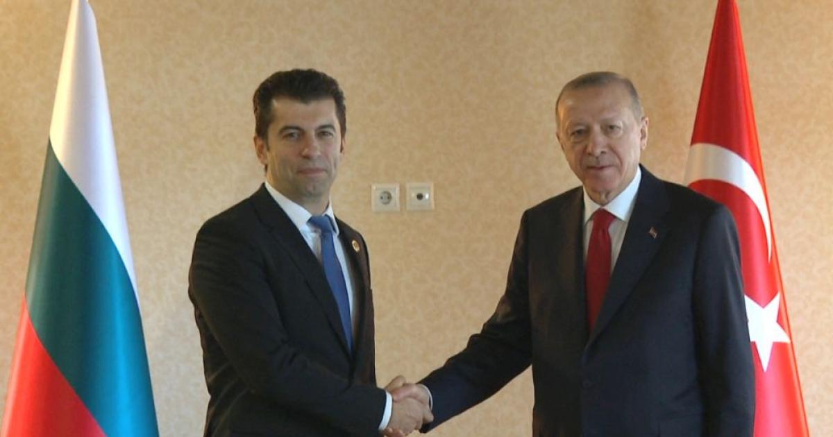 Турският президент Реджеп Тайип Ердоган поздрави българския премиер Кирил Петков