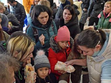 По 350 паунда на месец за британец, който настани бежанец от Украйна