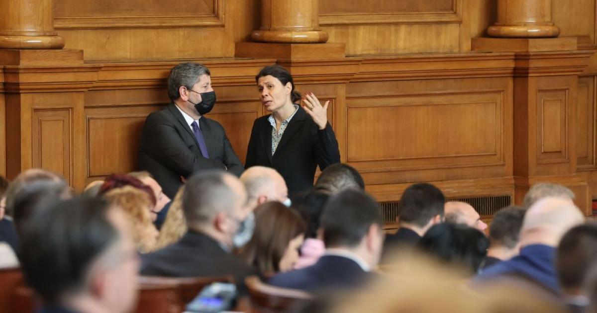 Две от партиите в управляващата коалиция „Продължаваме промяната“ и „Демократична