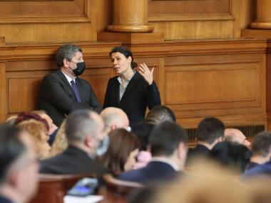 Форсмажорът на Нинова разтресе управляващата коалиция