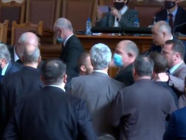 Герберските депутати са готови на бой за арестувания си лидер