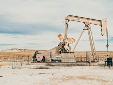 Идеята за ембарго на ЕС върху руския петрол оскъпи още „черното злато“