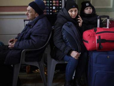 Вечерни новини: Държавата ще дава по 100 лв. на украинските бежанци; САЩ ще доставя повече втечнен газ към Европа