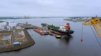 Притесненията за нова COVID вълна потопяват петрола