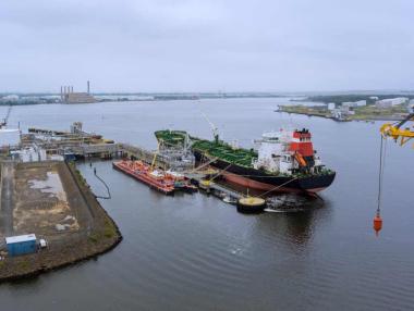 Притесненията за нова COVID вълна потопяват петрола