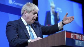 Войната на Путин е политическо спасение за Борис Джонсън