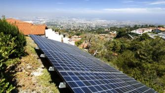 ЕК ще инвестира в слънчеви панели, за да елиминира руската енергийна зависимост