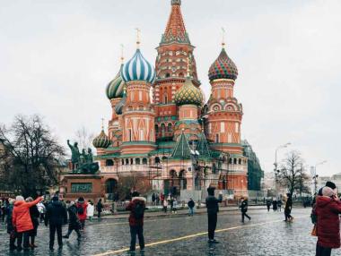 Русия облекчава ограниченията за валутни преводи в чужбина