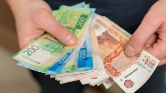 Заканите за нови санкции срещу Русия отново натиснаха рублата