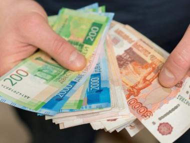 Заканите за нови санкции срещу Русия отново натиснаха рублата