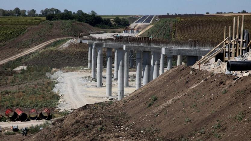 Правителството залага строителството на две нови магистрали