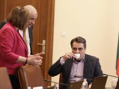 След днешния провал Василев подготвя нов заем за 500 млн. лв.