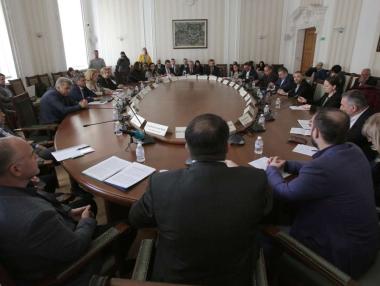 Караджов дава 655 млн. лв. на пътностроителните фирми