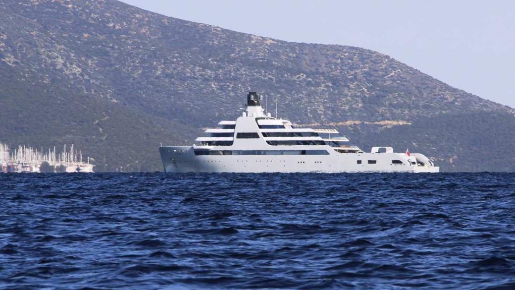 Руските олигарси крият скъпите си яхти на Малдивите