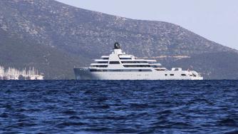 Руските олигарси крият скъпите си яхти на Малдивите