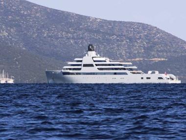 Руските олигарси крият скъпите си яхти на Малдивите