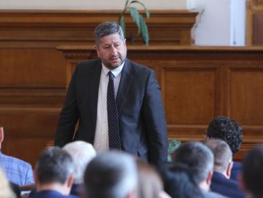 „Демократична България“ иска и двамата кандидати за БНБ да се оттеглят