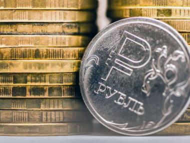 Русия изненадващо сви лихвите и рублата се изстреля нагоре