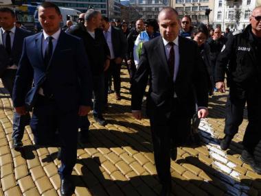 Вечерни новини: Пътищата са заложник на спора за БНБ; Русия национализира българско имущество