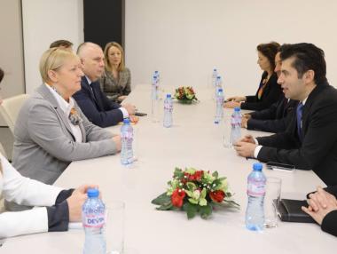 Петков е говорил с Google и Amazon за проекти в България