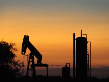 Петролът пое надолу