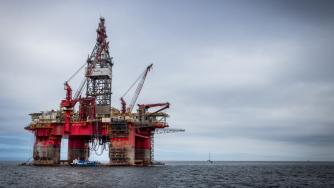 Цената на петрола достигна 3-седмичен връх