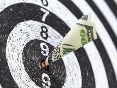 В опасност ли е наистина доларът?