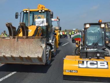 ИТН гласува като „тъп и верен коалиционен партньор“ и парите потекоха към строителите