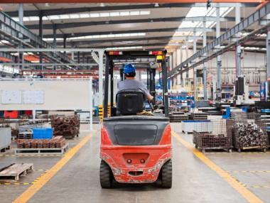 Чуждите инвестиции в България се свиха с 50% през февруари