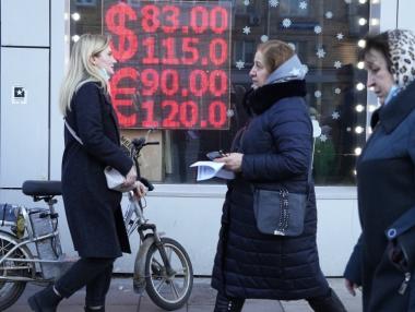 Руснаците панически теглят парите си от банките