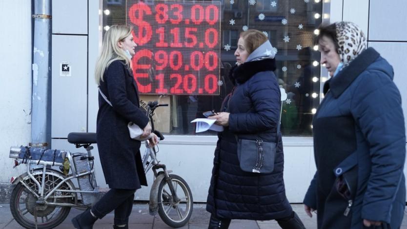Руснаците панически теглят парите си от банките
