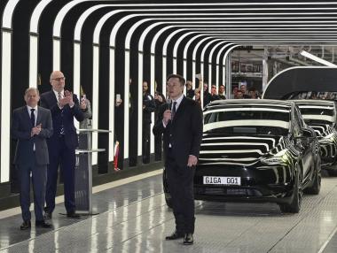 Мъск осигури парите, с които да купи Twitter