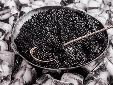 След водката Лондон удари и руския хайвер