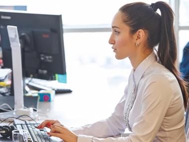 Планът на ЕС за пестене на енергия: По-малко шофиране и работа от вкъщи