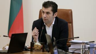 Вместо оръжия: Петков ще води коалиционните си партньори в Украйна