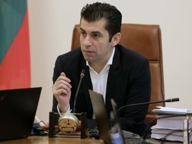 Вместо оръжия: Петков ще води коалиционните си партньори в Украйна