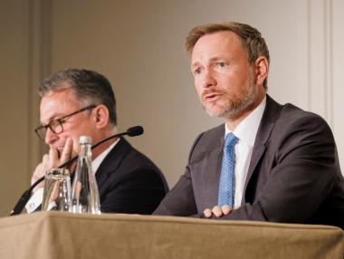 „Трябва да помогнем на Украйна, но без да застрашаваме сигурността си“