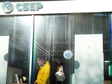 Санкциите захапаха лошо руската икономика, дори и Кремъл да отрича