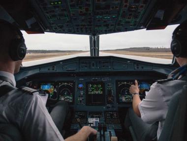 Заради недостиг на пилоти: американските авиолинии заменят самолетите с автобуси