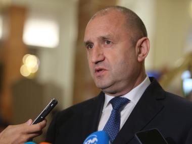 Радев: Хората и индустрията са на ръба, не могат да плащат по-скъп газ