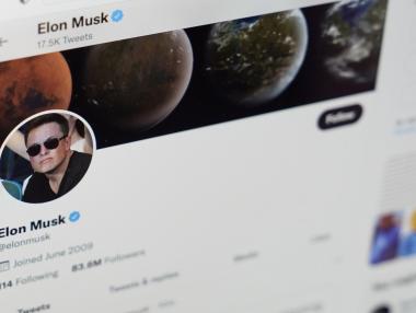 Мъск иска да прави пари от туитове