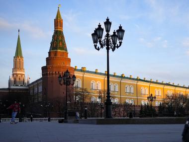 Русия избегна засега фалита, плащайки дълга си в евро