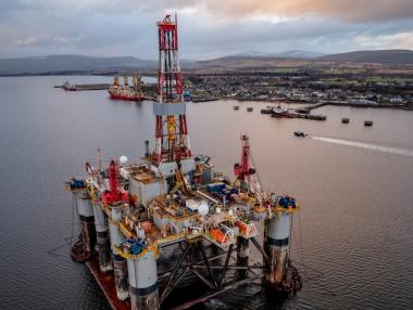 Петролът поскъпна рязко след съобщението за ембарго на руския петрол