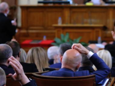 Вечерни новини: България ще ремонтира украинска военна техника; ЕС „поетапно“ отказва руския петрол